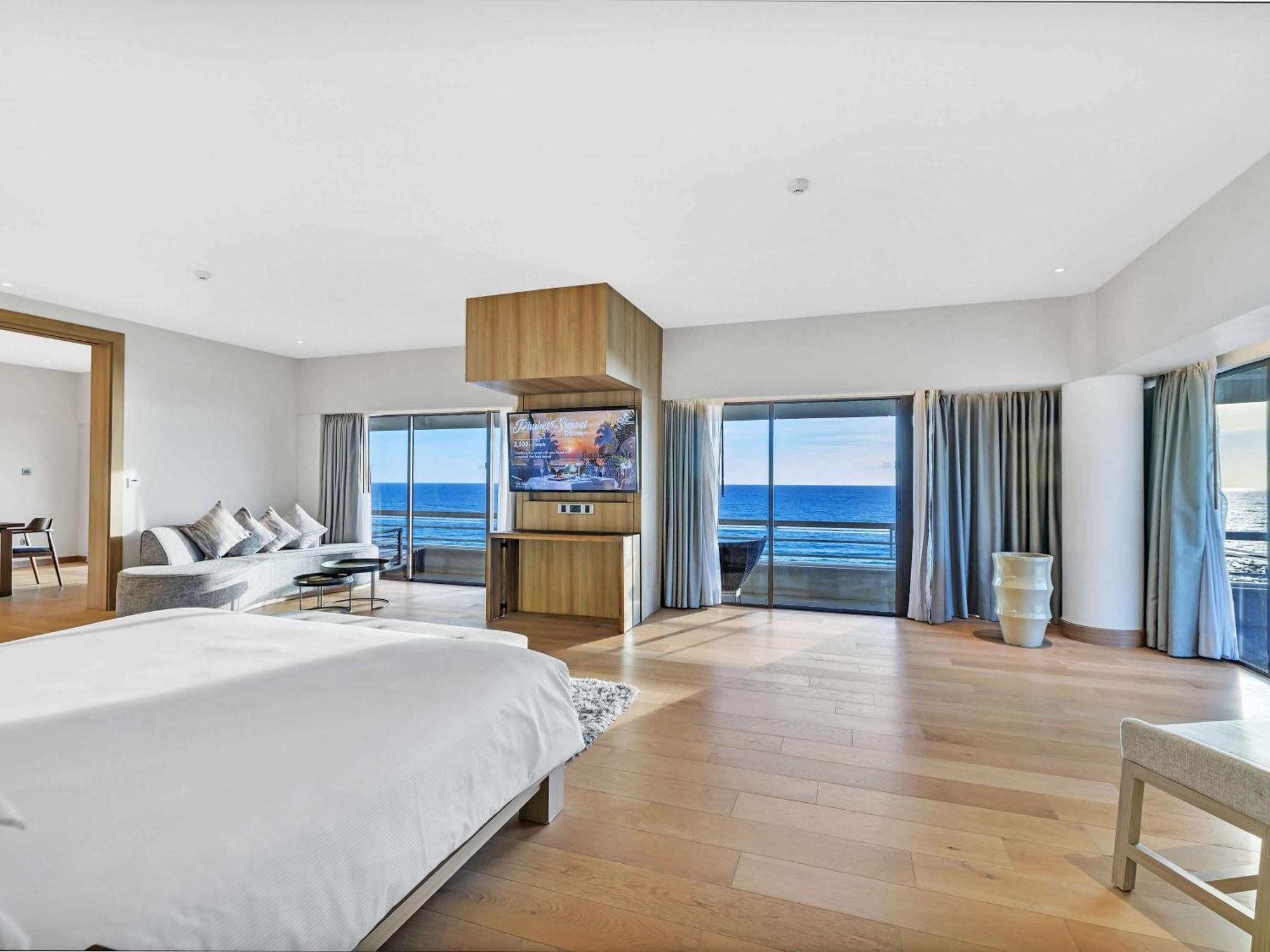 Pullman Phuket Karon Beach Resort Esterno foto Suite at the Westin
