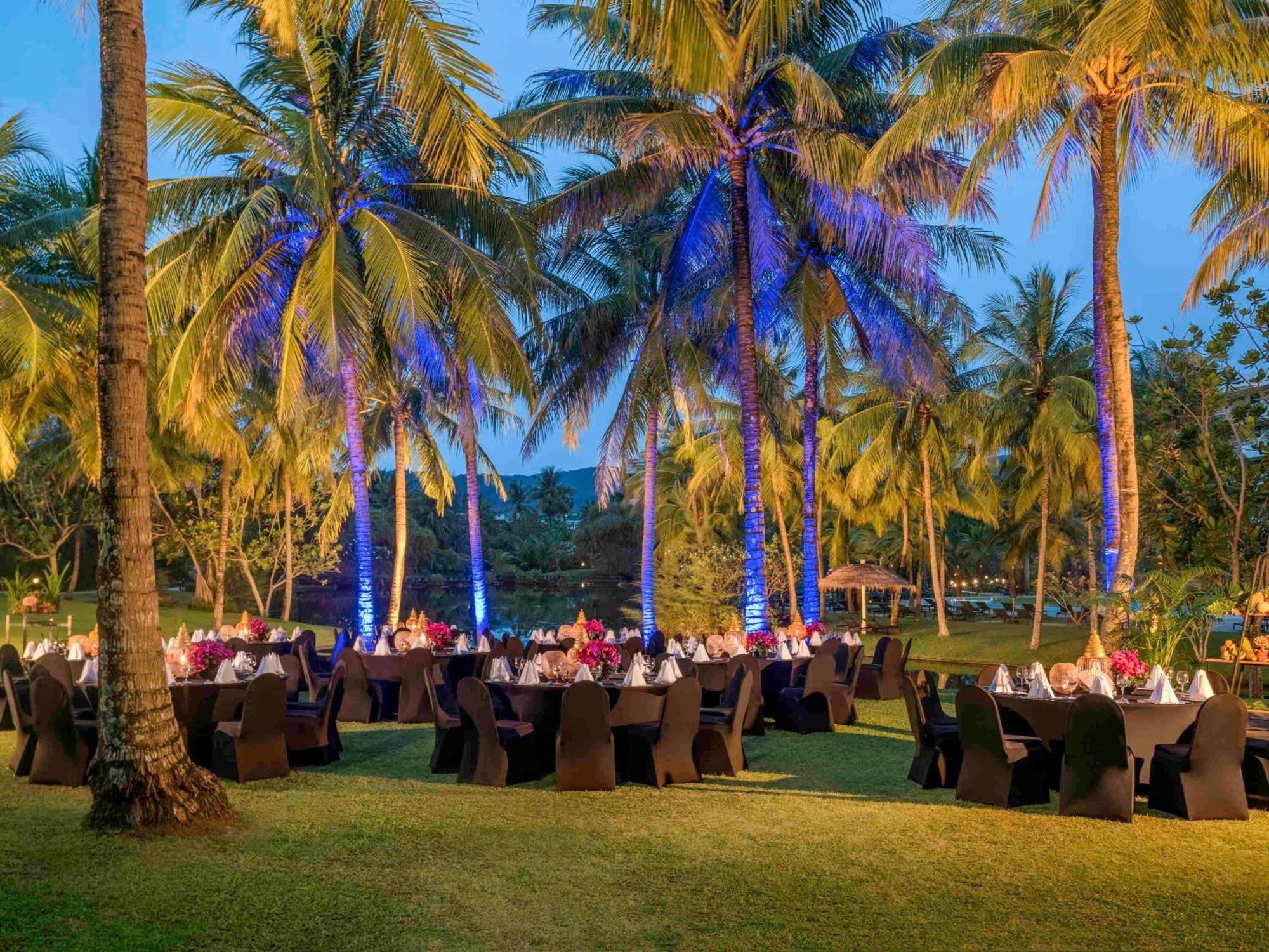 Pullman Phuket Karon Beach Resort Esterno foto The Royal Garden