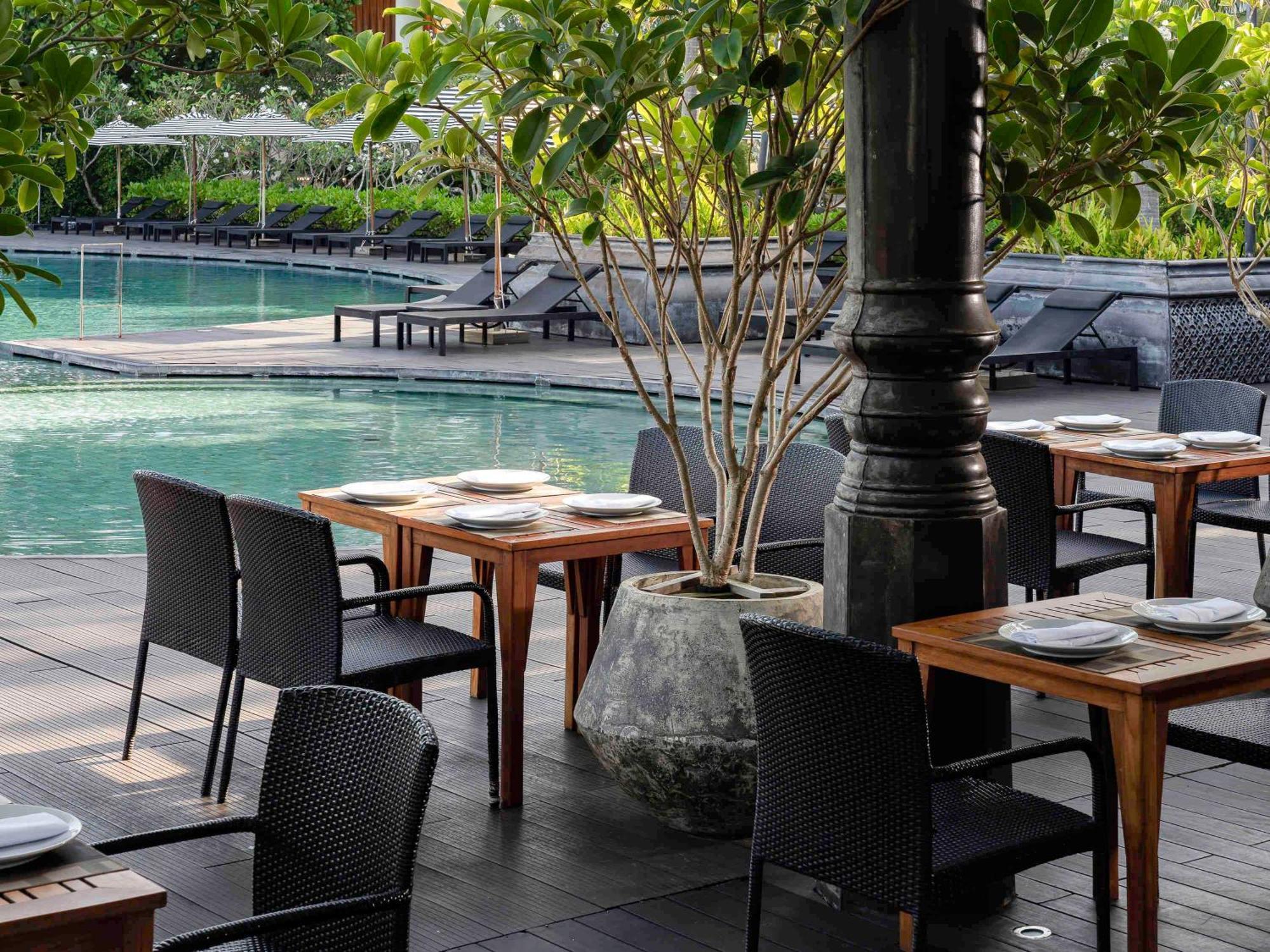 Pullman Phuket Karon Beach Resort Esterno foto The Deck