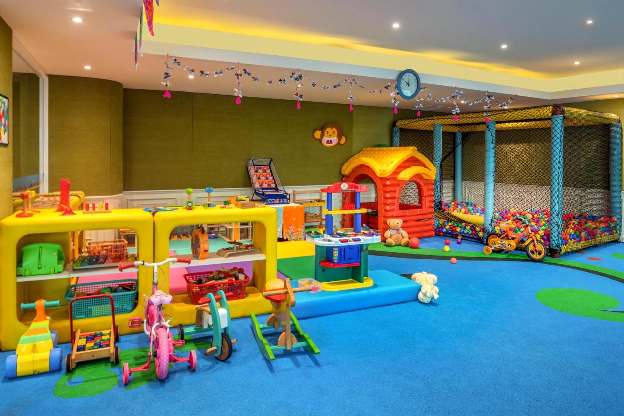 Pullman Phuket Karon Beach Resort Esterno foto The Kid's Club at the Grand Hyatt Mumbai