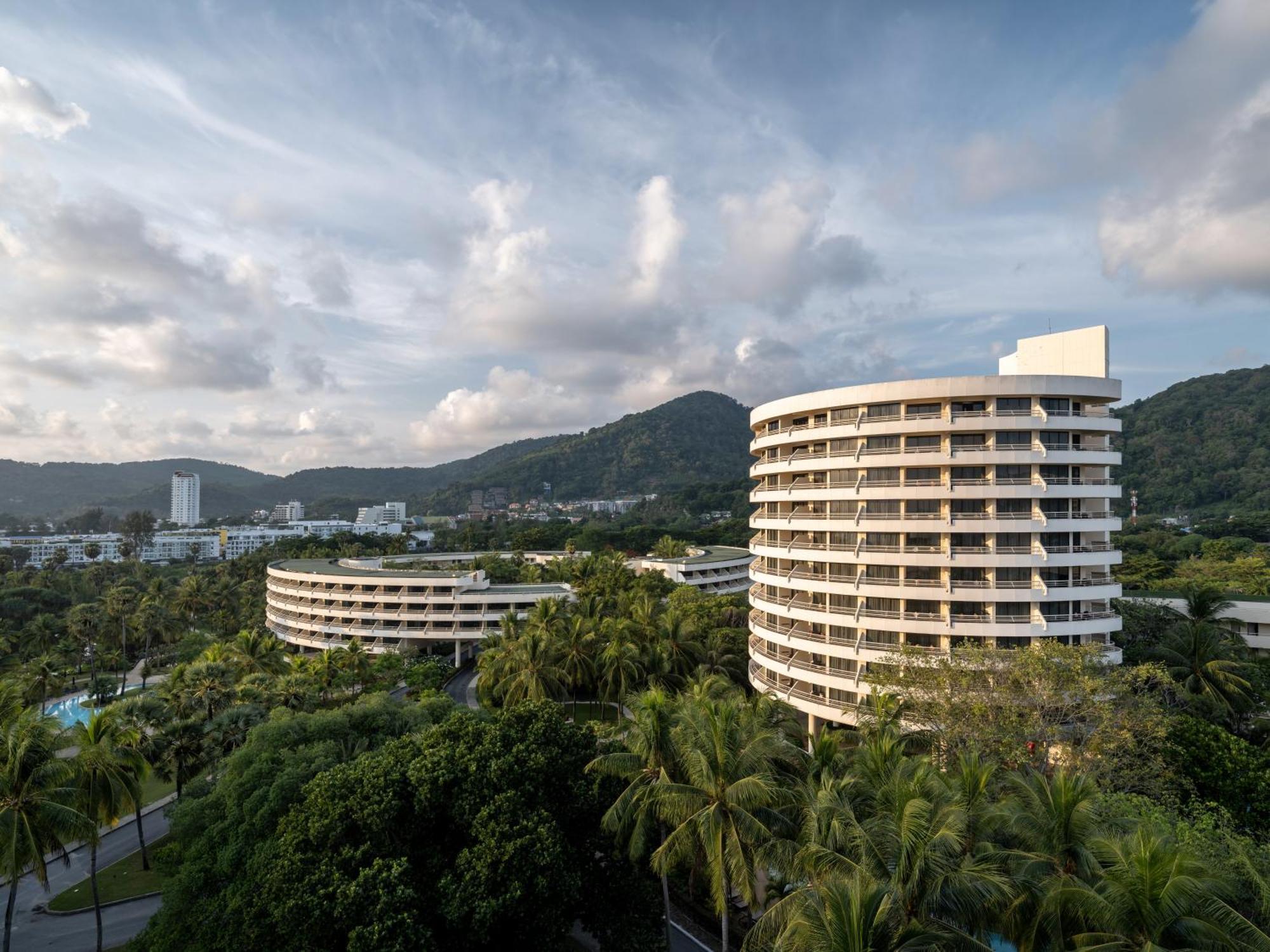 Pullman Phuket Karon Beach Resort Esterno foto Royal Cliff Beach Hotel