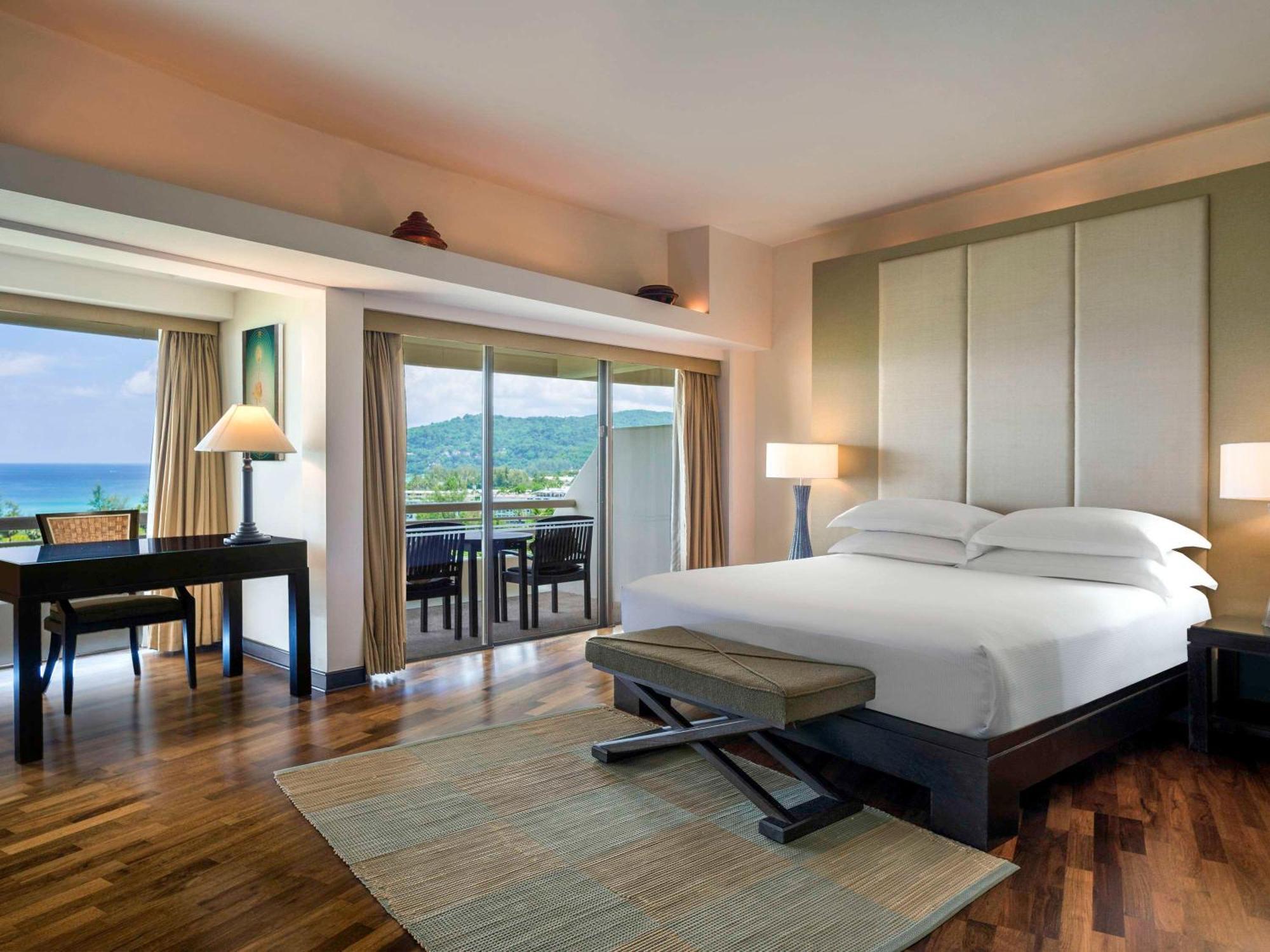 Pullman Phuket Karon Beach Resort Esterno foto A bedroom at the W Maldives