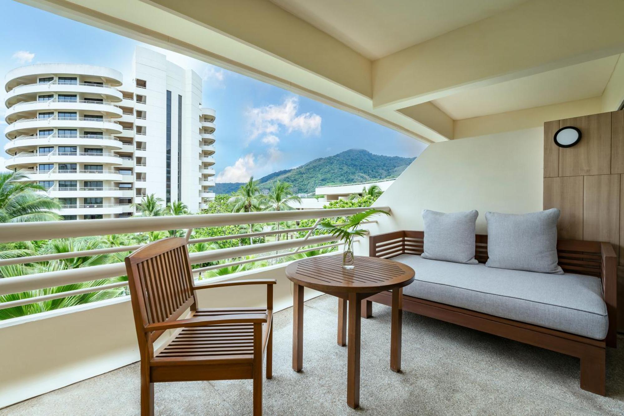 Pullman Phuket Karon Beach Resort Esterno foto A balcony at the hotel