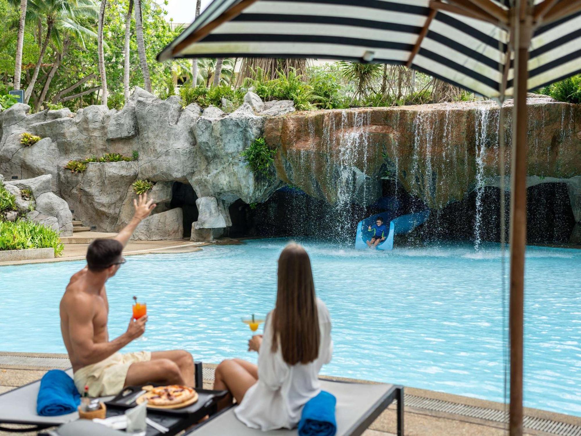 Pullman Phuket Karon Beach Resort Esterno foto The Rock Pool