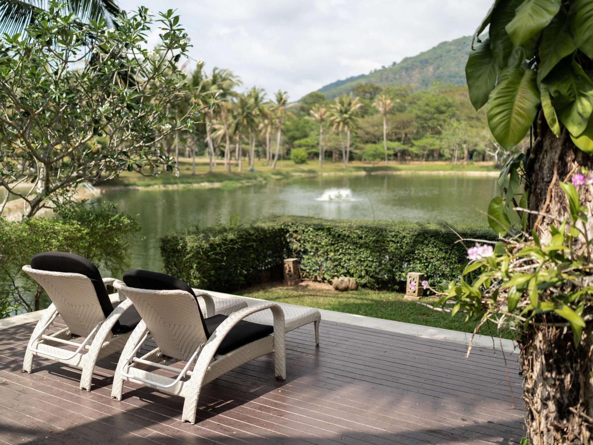 Pullman Phuket Karon Beach Resort Esterno foto The Lake at The Village