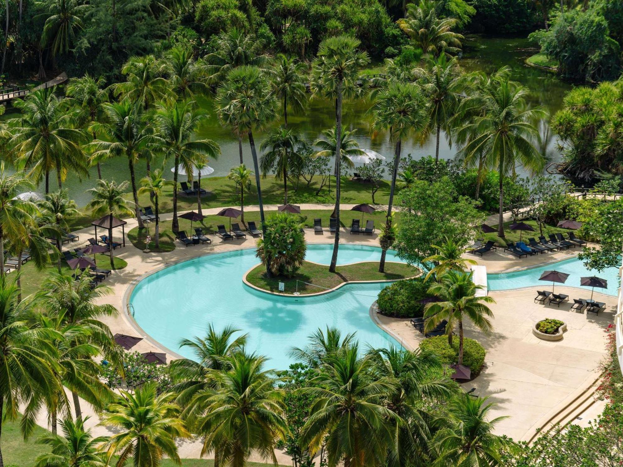 Pullman Phuket Karon Beach Resort Esterno foto The pool at the Shangri-La Hotel, Kuala Lumpur