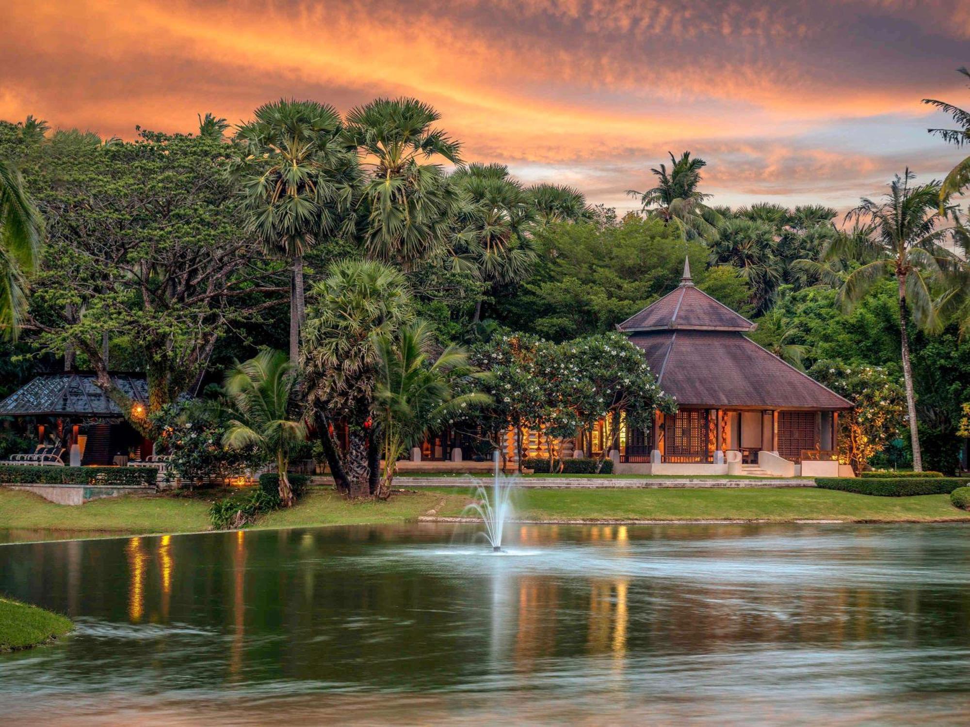 Pullman Phuket Karon Beach Resort Esterno foto The Royal Thai Police Headquarters