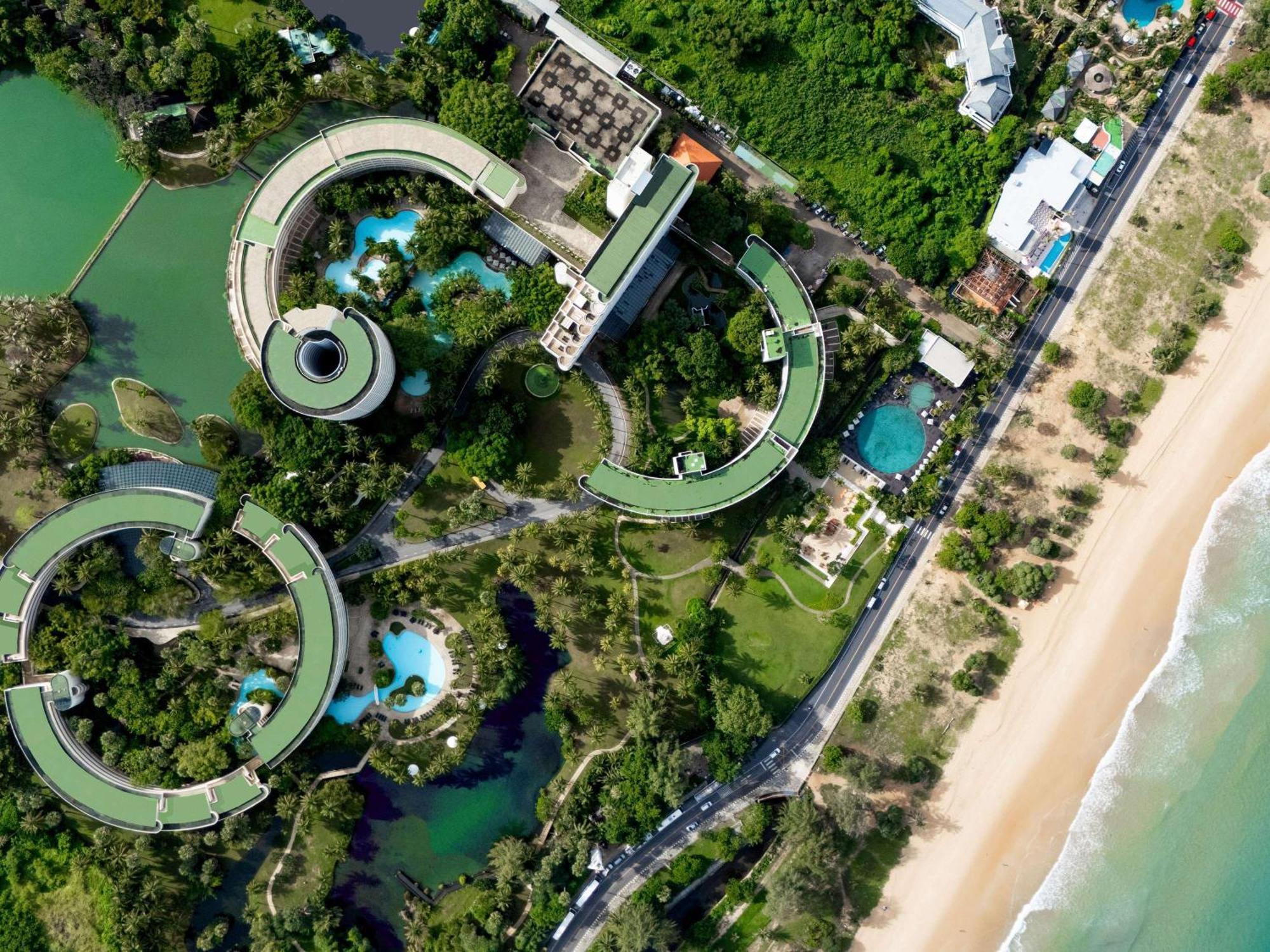 Pullman Phuket Karon Beach Resort Esterno foto Aerial view of the resort